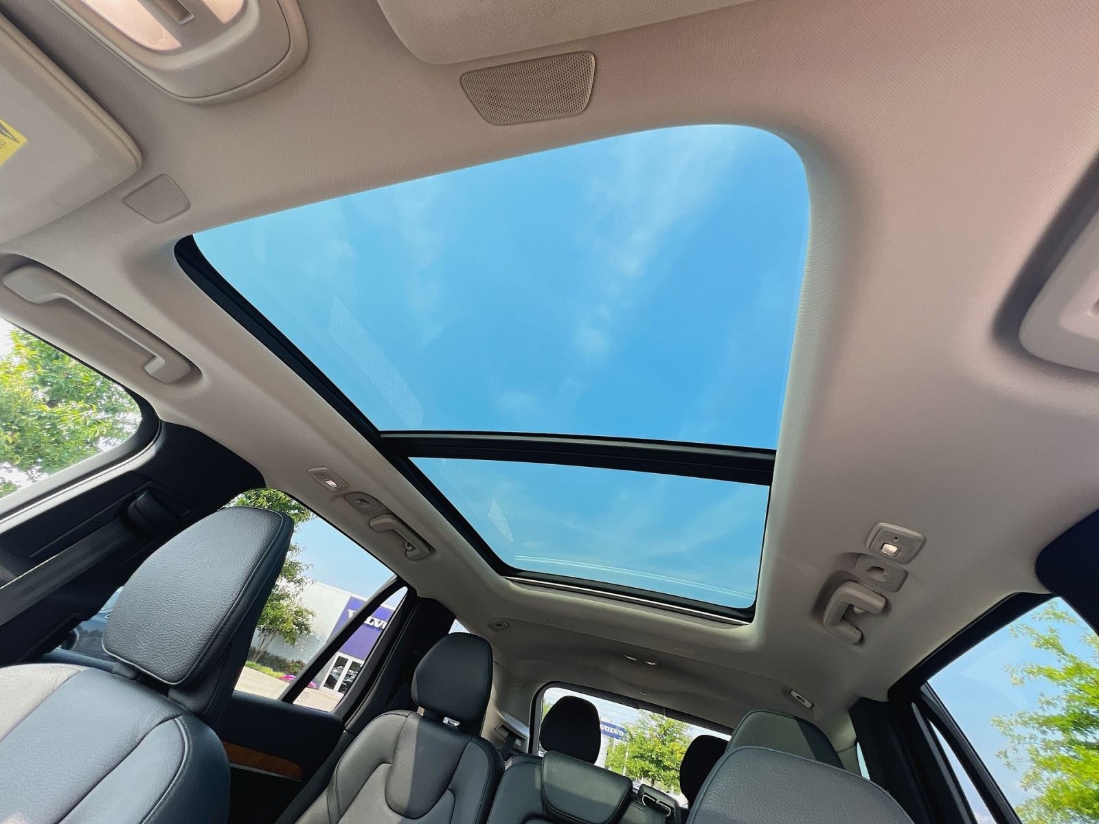 Certified 2023 Volvo XC90 B5 Plus w/ Protection Package Premier AWD/4WD image 24
