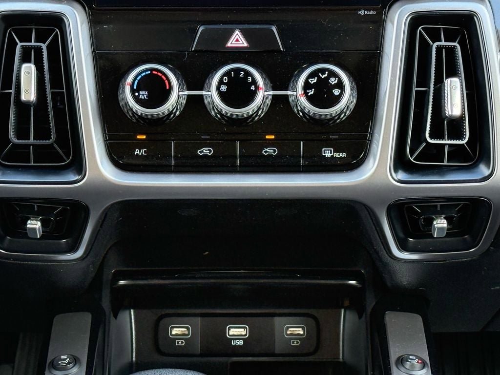 Used 2023 Kia Sorento LX image 25