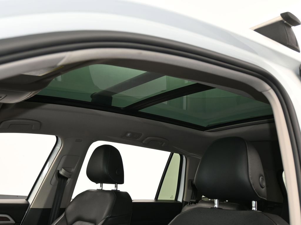 Used 2018 Volkswagen Atlas SEL Premium image 11