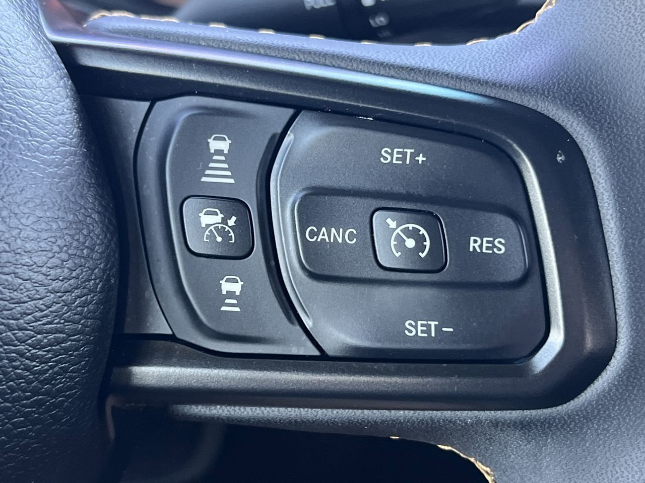Used 2024 Jeep Gladiator Sport AWD/4WD image 28