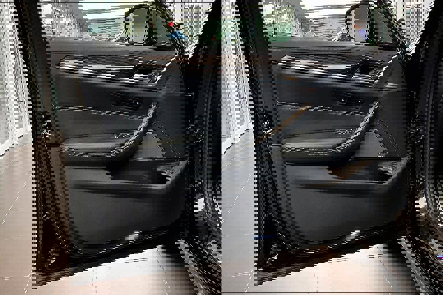 Used 2020 BMW M550i xDrive w/ Executive Package image 21