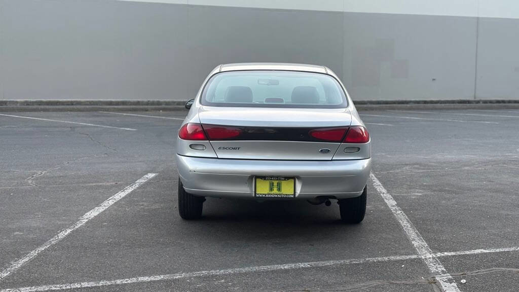 Used 1997 Ford Escort Sedan FWD image 4