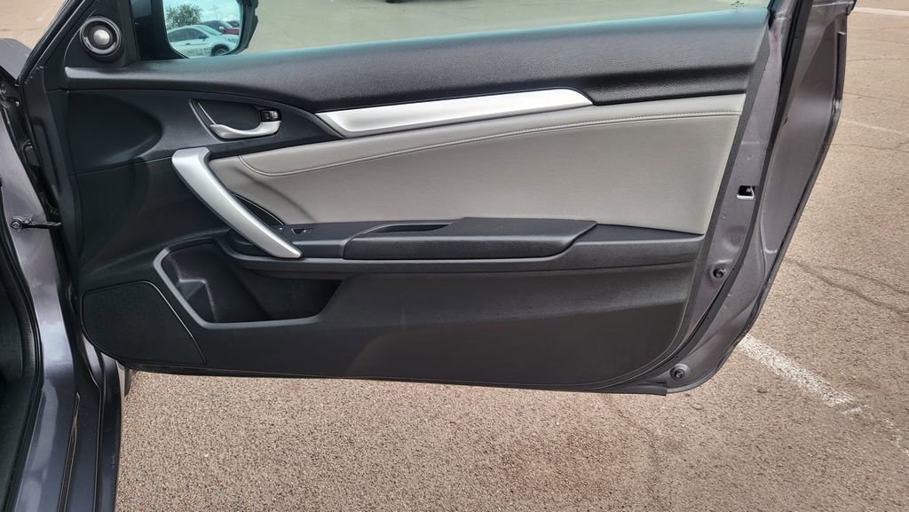 Used 2016 Honda Civic Touring image 13