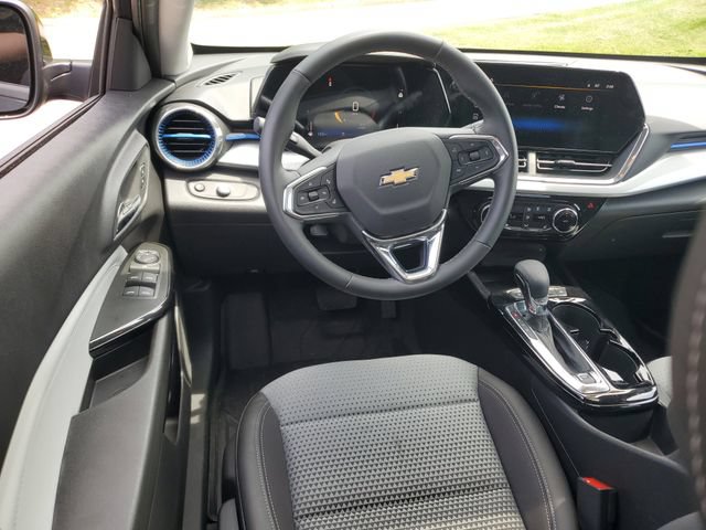 New 2026 Chevrolet Trax LT w/ Sunroof Package FWD image 11