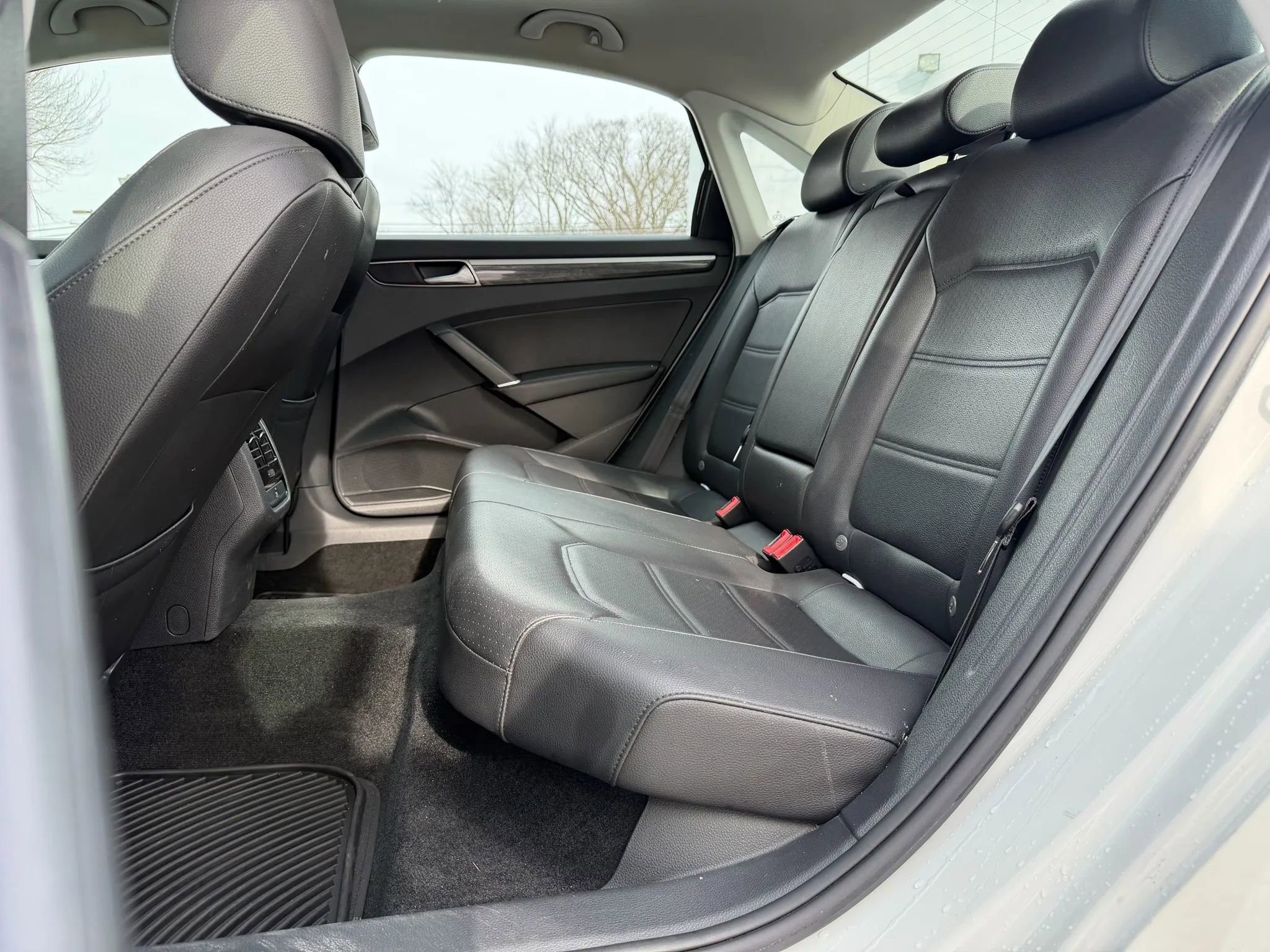 Used 2018 Volkswagen Passat 2.0T SE image 9