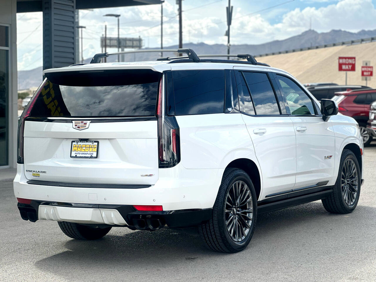 Used 2023 Cadillac Escalade V image 7