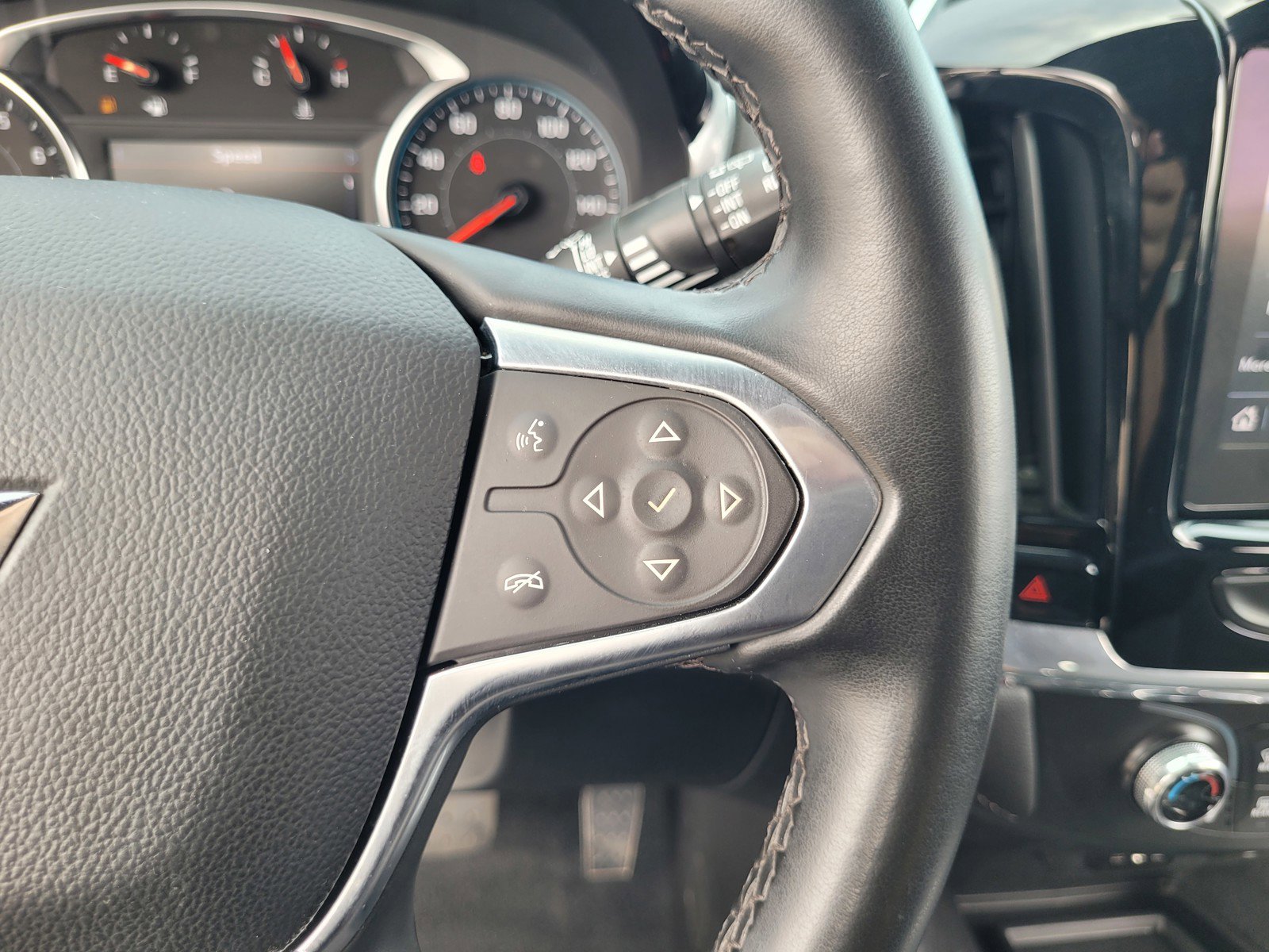 Used 2023 Chevrolet Traverse LT image 23