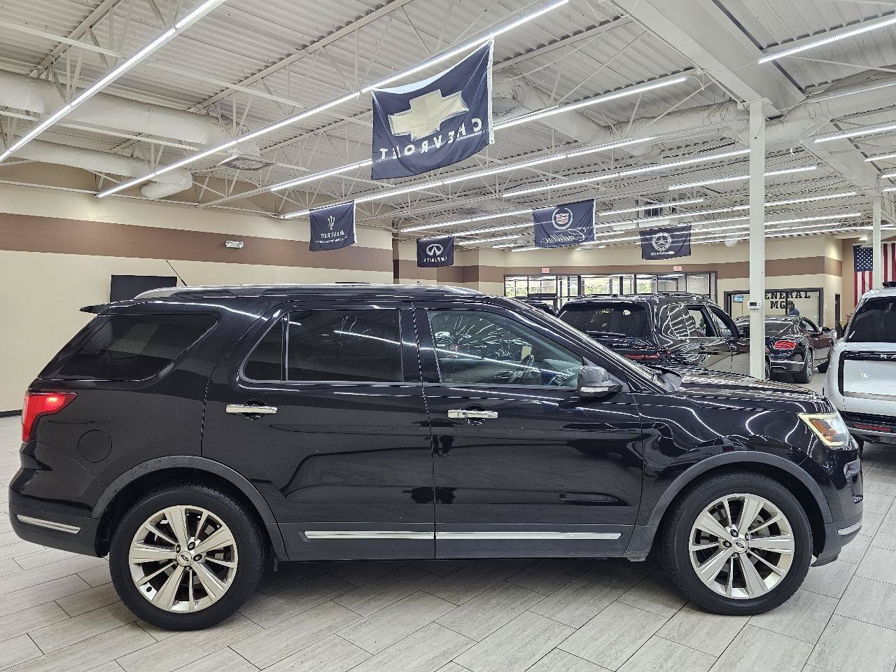 Used 2019 Ford Explorer Limited w/ Class III Trailer Tow Package FWD image 5