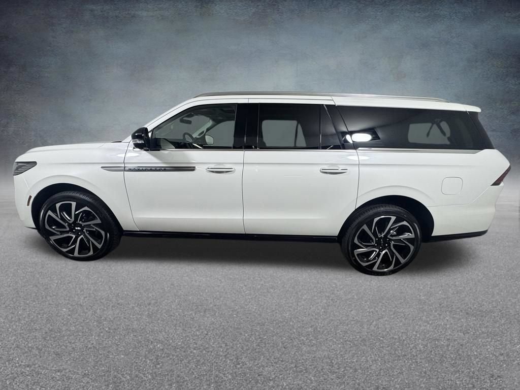 New 2026 Lincoln Navigator L Reserve AWD/4WD image 3