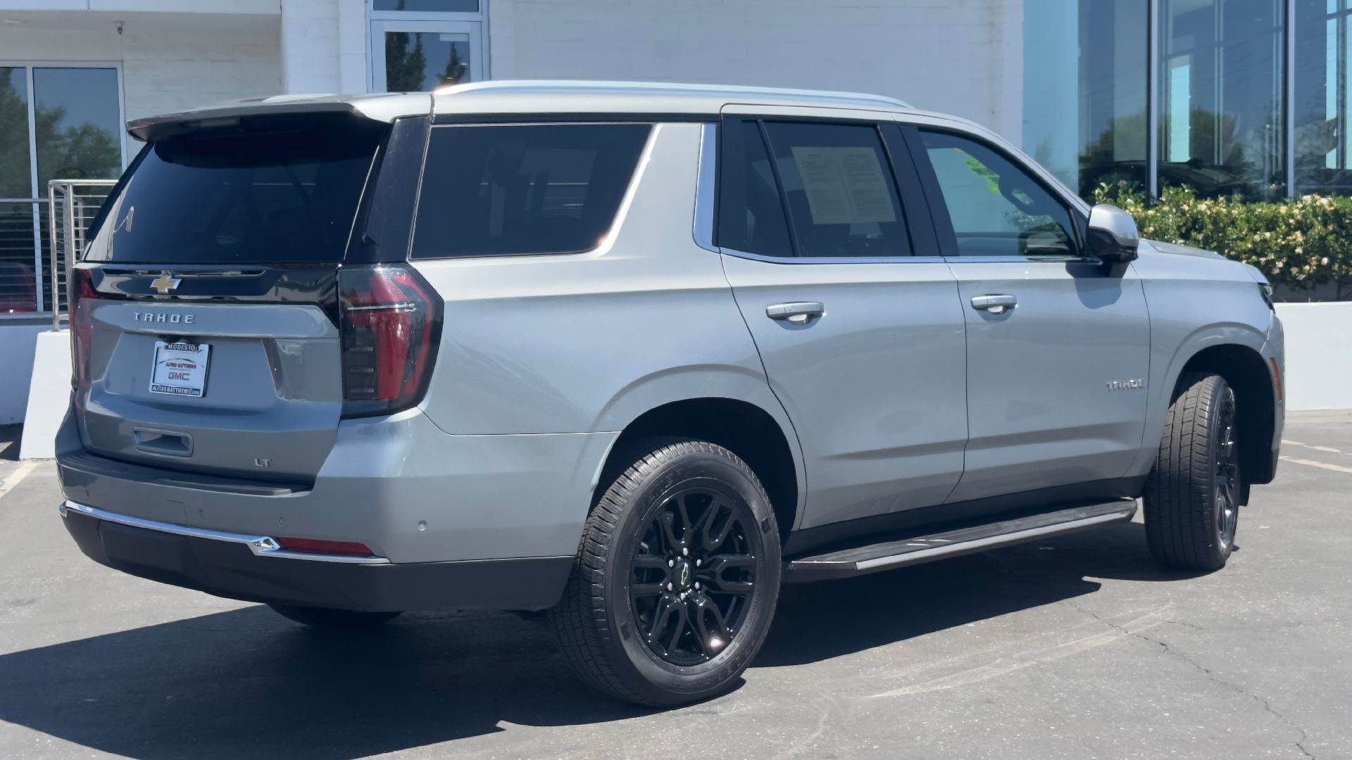 Used 2025 Chevrolet Tahoe LT AWD/4WD image 3