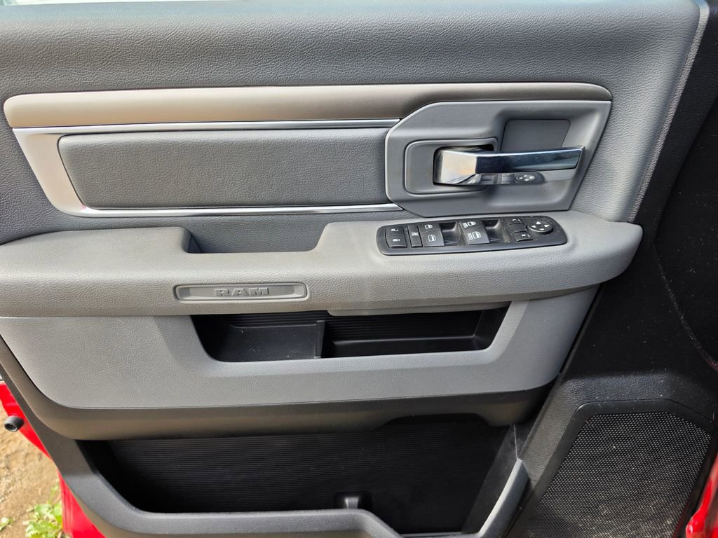 Used 2017 RAM 1500 Classic SLT AWD/4WD image 5