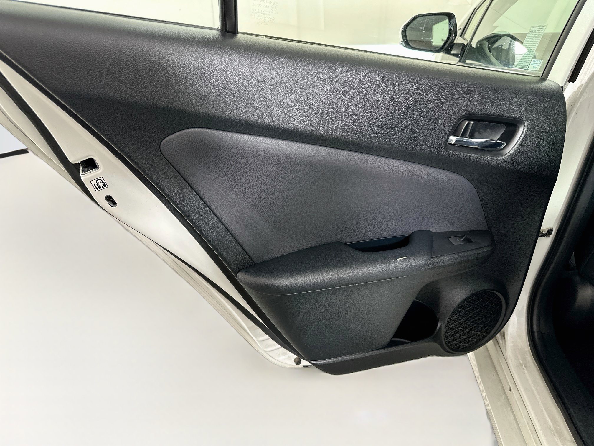 Used 2020 Toyota Prius XLE w/ Premium Convenience Package FWD image 26