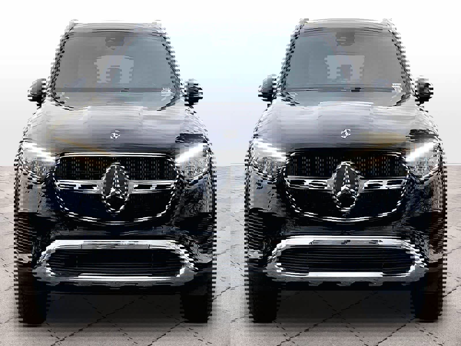 Used 2025 Mercedes-Benz GLC 350e 4MATIC image 3