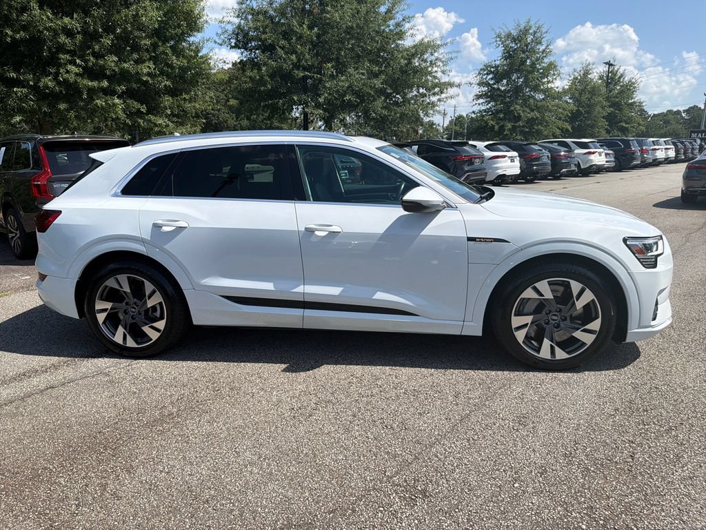 Used 2022 Audi e-tron Premium AWD/4WD image 8