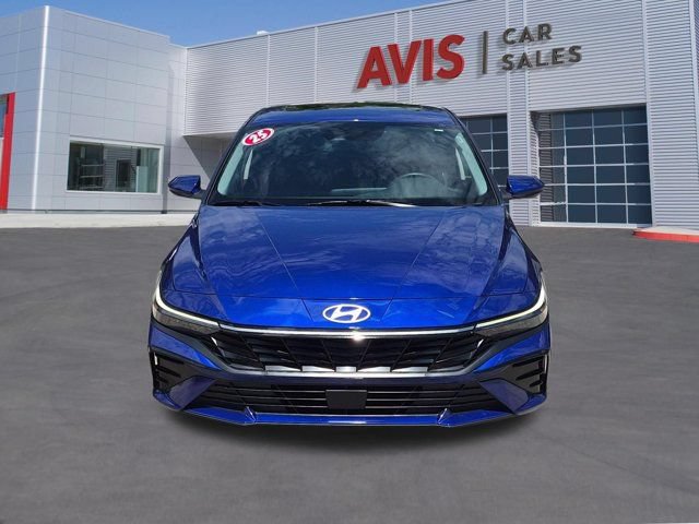 Used 2025 Hyundai Elantra SEL FWD image 2