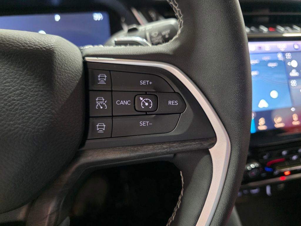 Used 2024 Jeep Grand Cherokee L Limited w/ Luxury Tech Group II image 27