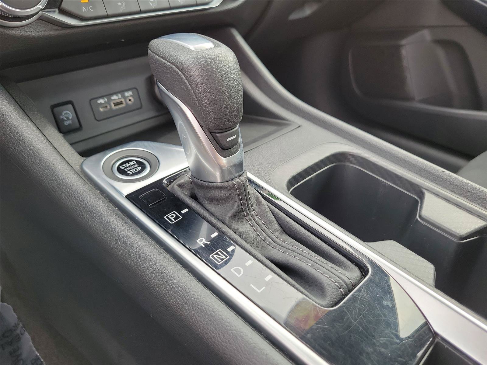 Used 2024 Nissan Sentra SV FWD image 27