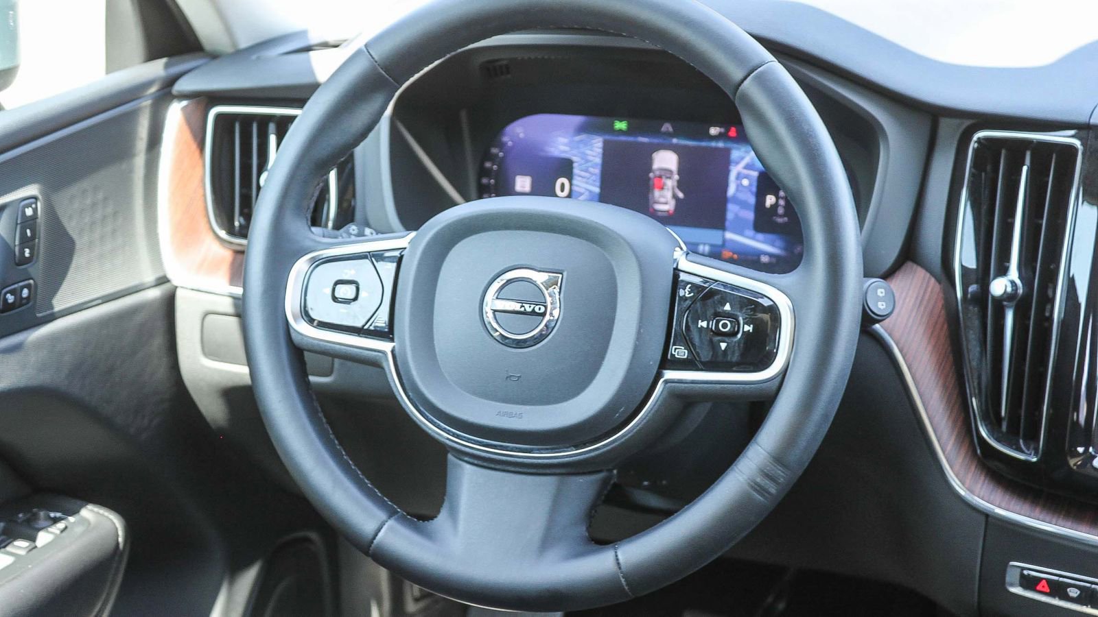 Used 2023 Volvo XC60 B5 Plus w/ Protection Package Premier image 16