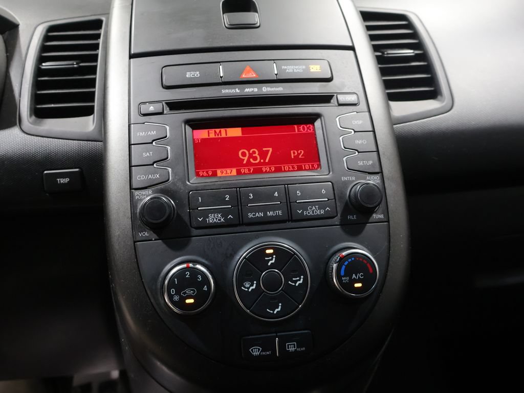 Used 2013 Kia Soul + FWD image 23