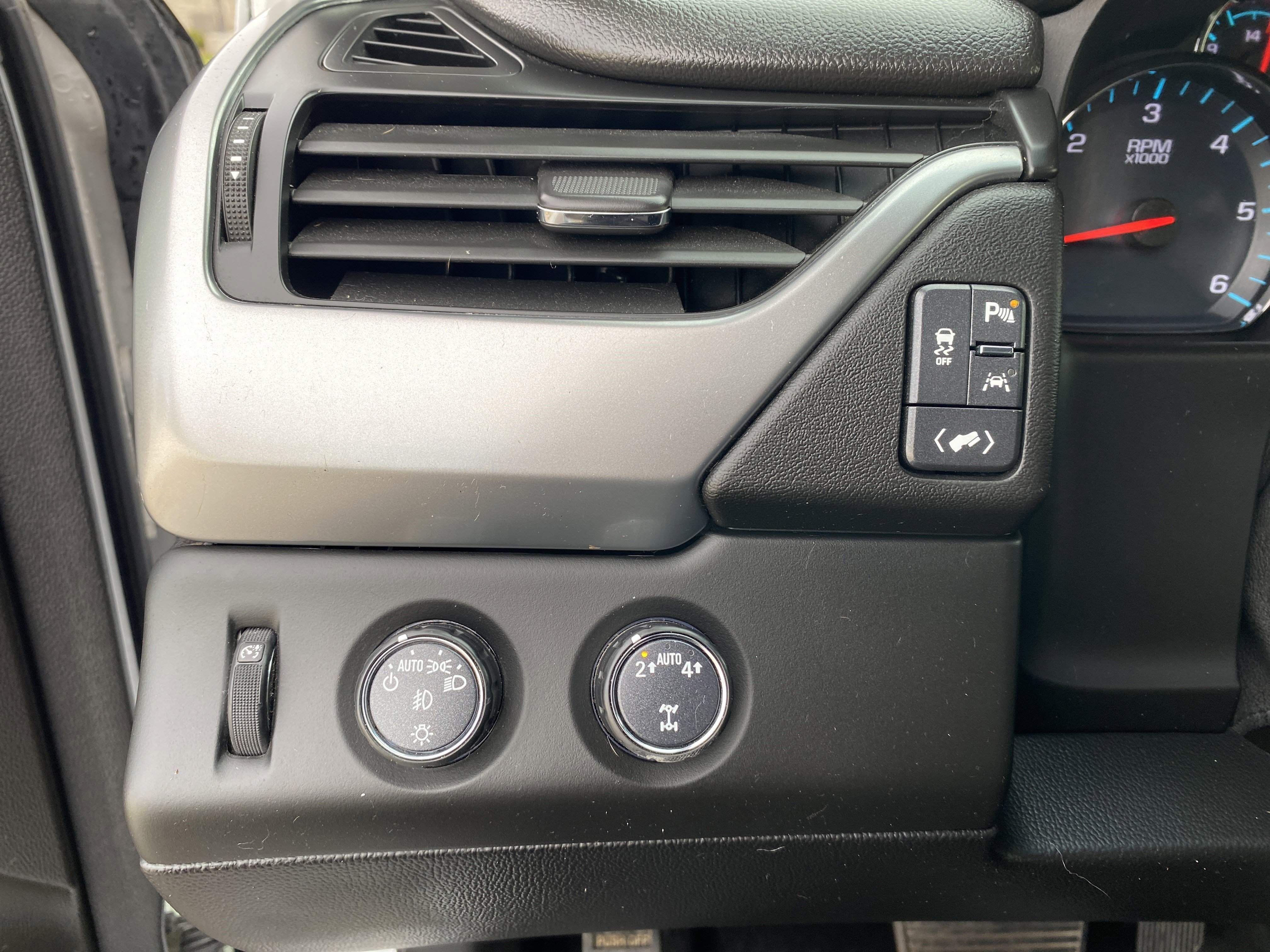 Used 2019 Chevrolet Suburban LT image 14