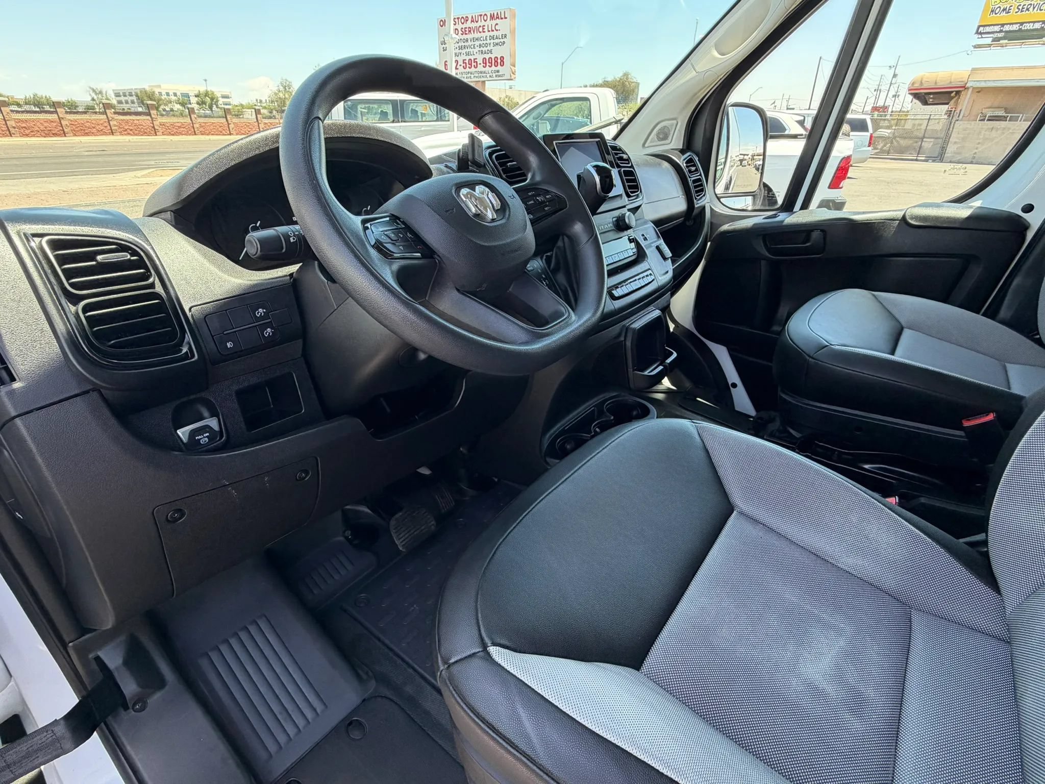 Used 2025 RAM ProMaster 2500 w/ Convenience Group FWD image 11