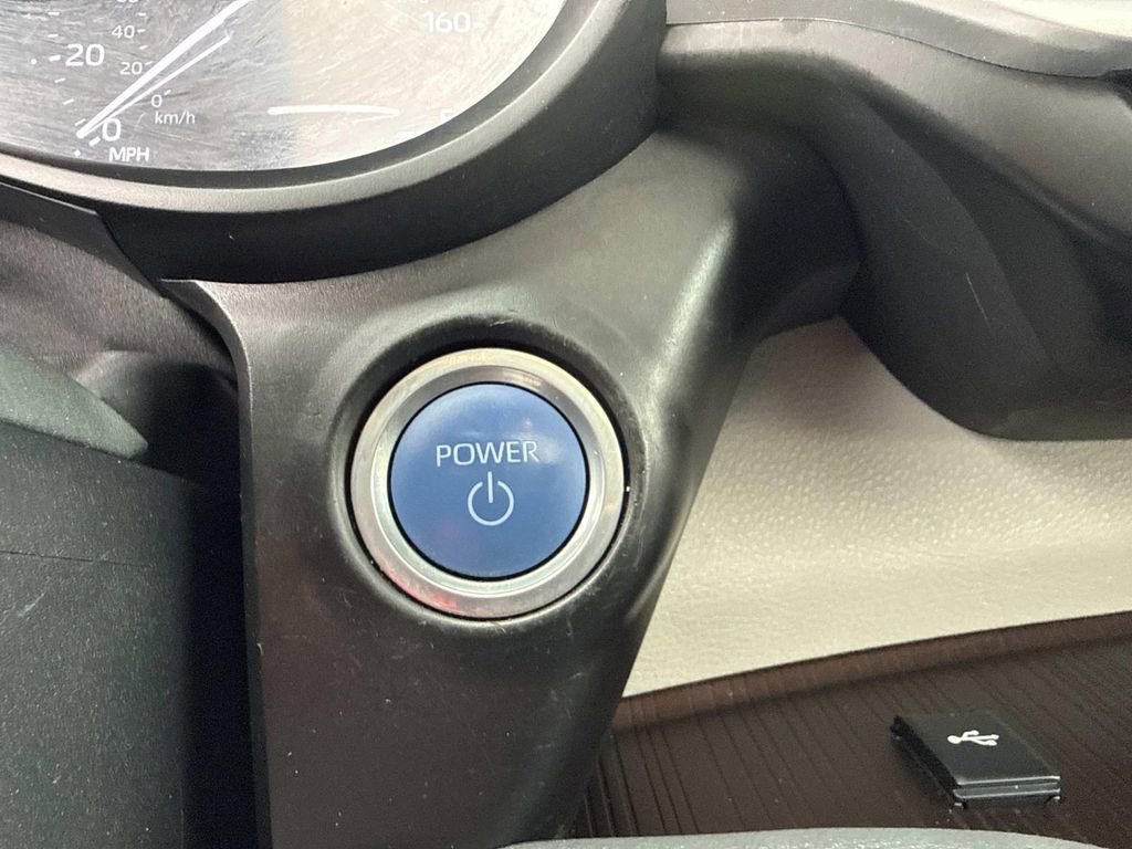 Used 2023 Toyota Sienna XLE image 30