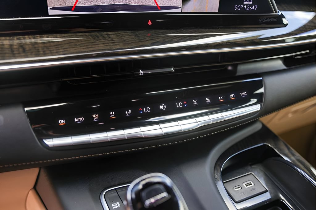 Certified 2023 Cadillac Escalade Premium Luxury w/ Performance Package AWD/4WD image 18