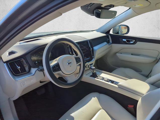 Used 2018 Volvo XC60 T5 Momentum w/ Convenience Package image 9