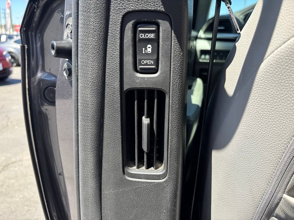 Used 2018 Honda Odyssey EX-L image 17