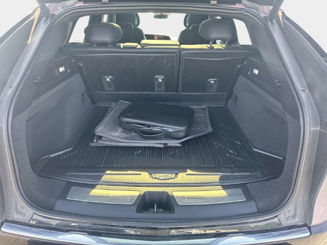 Certified 2024 Cadillac Lyriq Luxury AWD/4WD image 5
