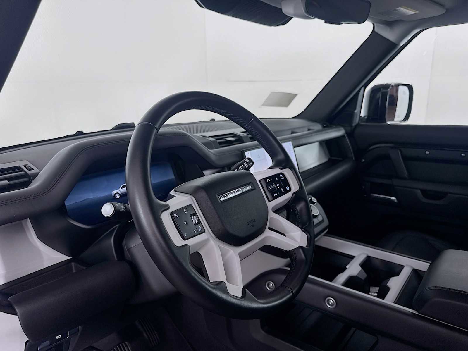 Used 2025 Land Rover Defender 110 S image 9