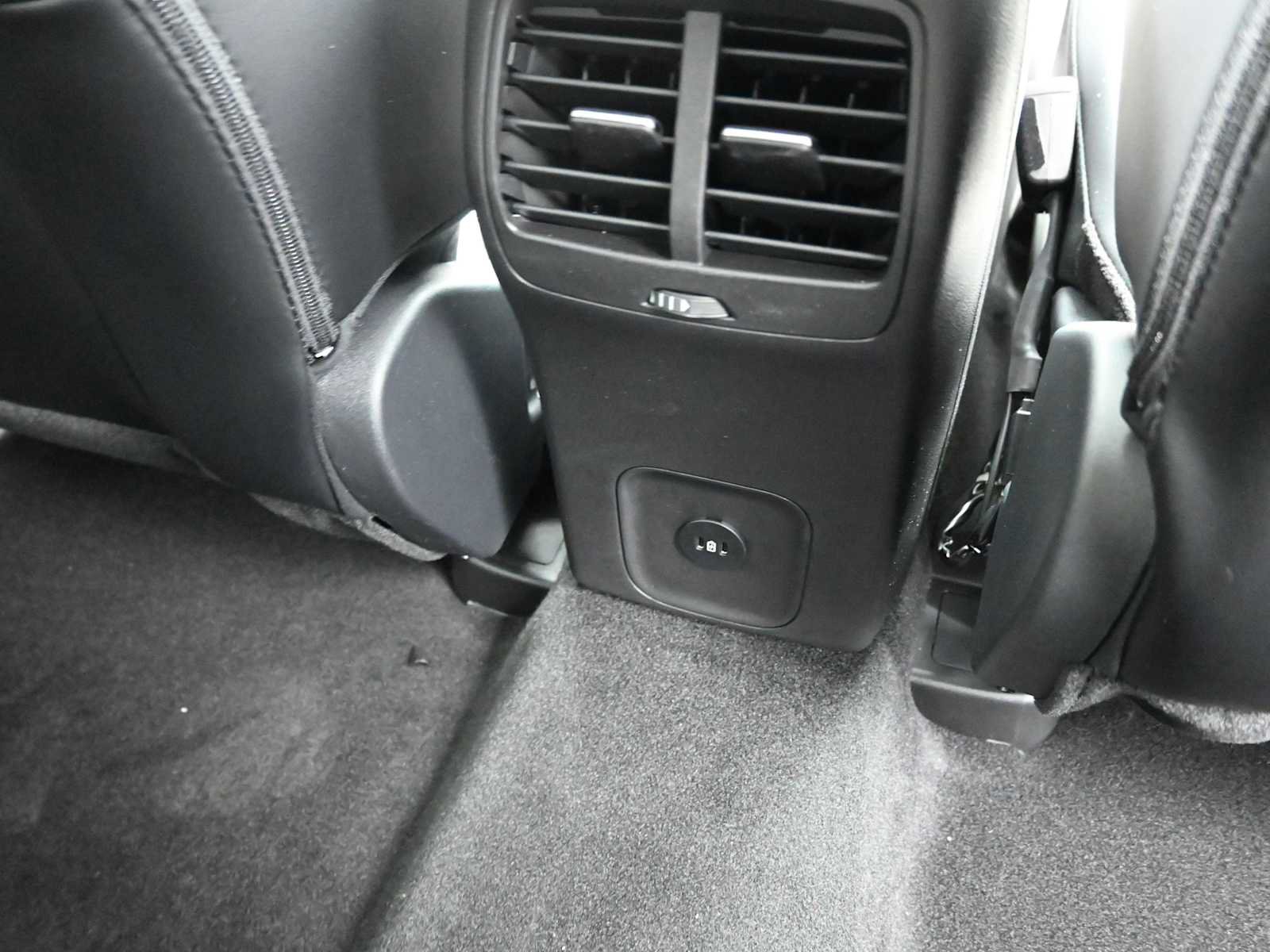 New 2025 Ford Escape SE FWD image 17