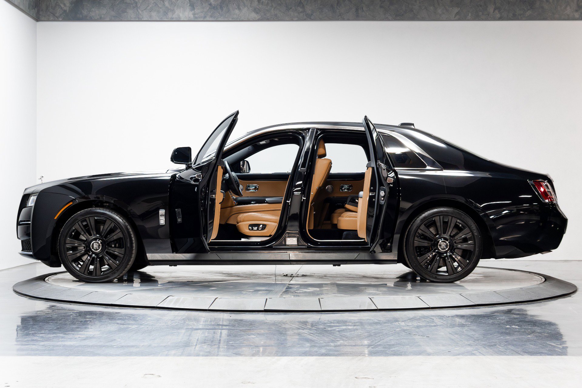 Used 2022 Rolls-Royce Ghost AWD/4WD image 46