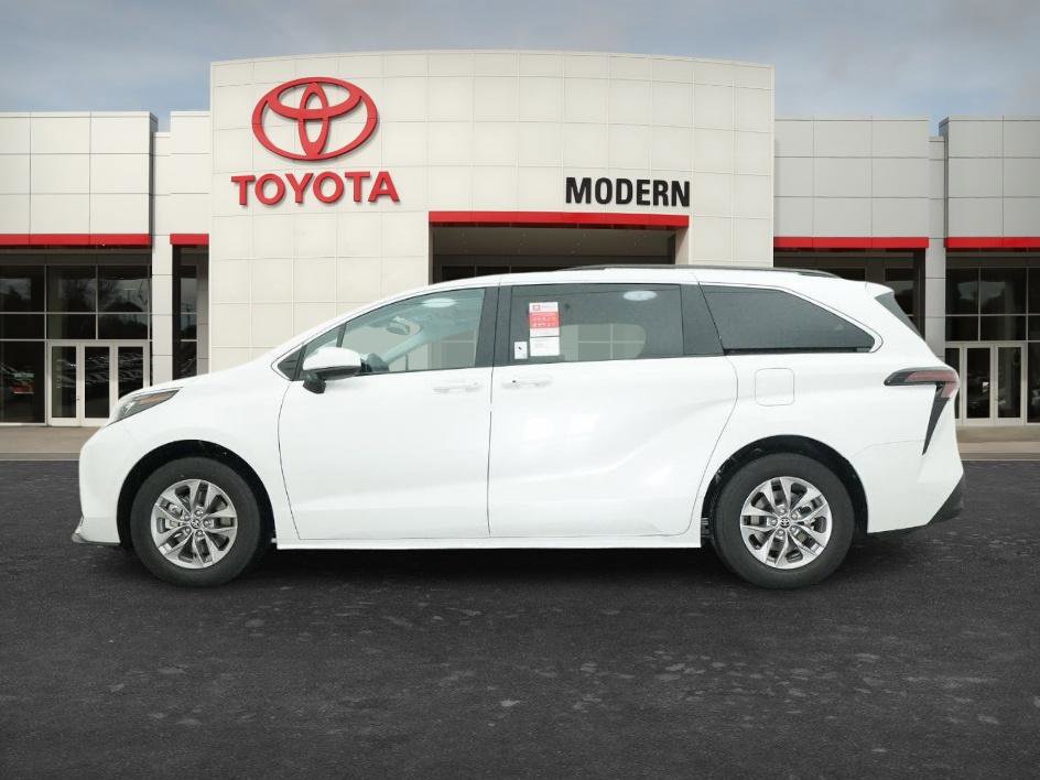 New 2026 Toyota Sienna XLE AWD/4WD image 10