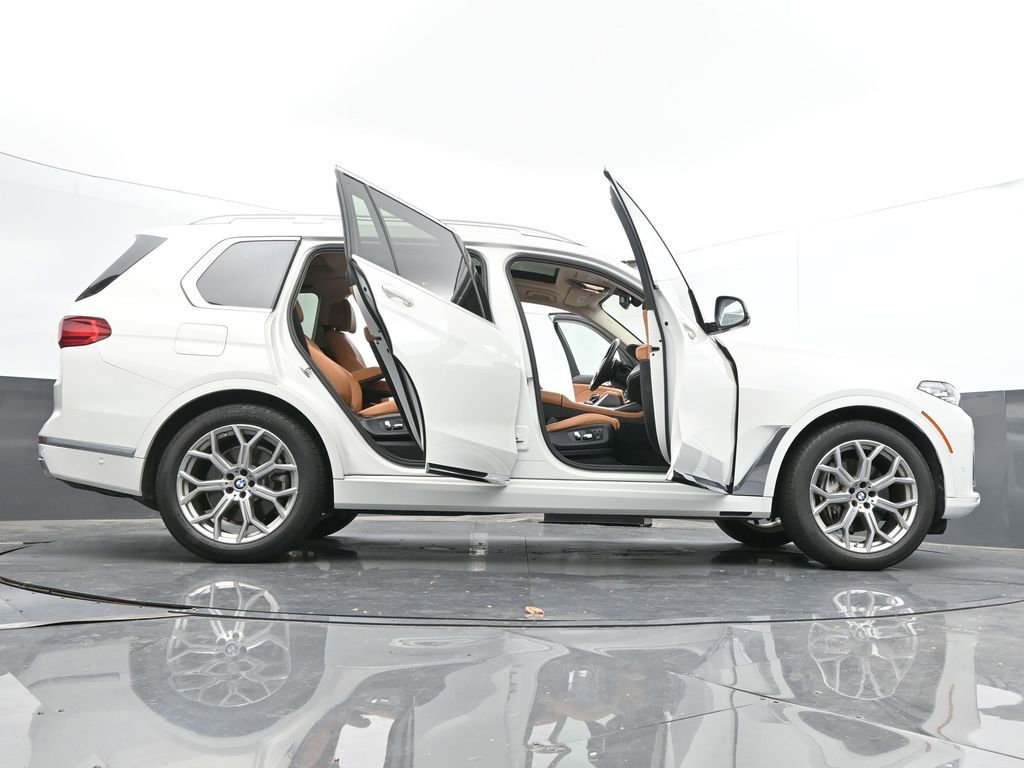 Used 2022 BMW X7 xDrive40i w/ Executive Package image 74