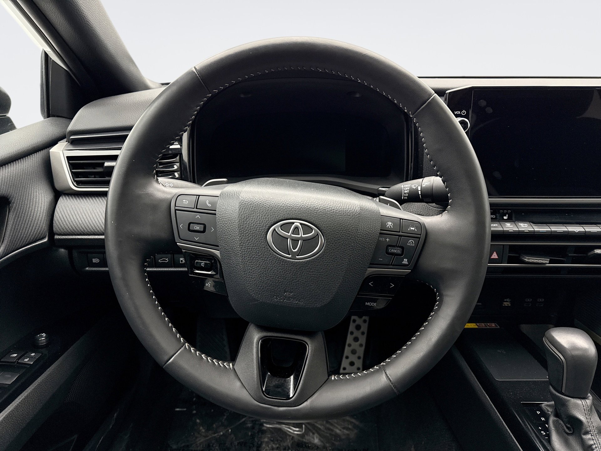 Used 2025 Toyota Camry SE w/ Multimedia Upgrade Package image 12