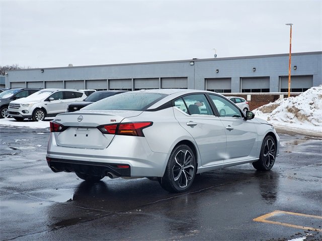Used 2024 Nissan Altima 2.5 SR image 2