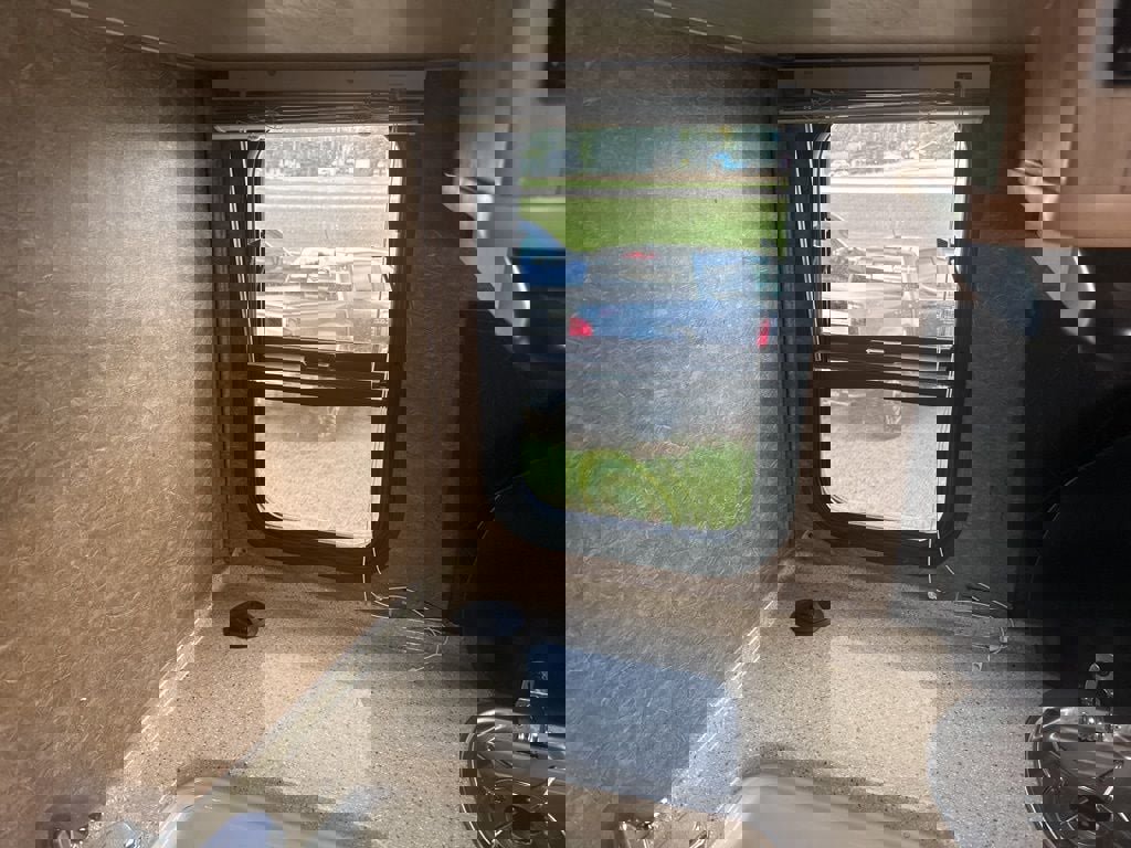 Used 2015 Mercedes-Benz Sprinter 3500 image 27