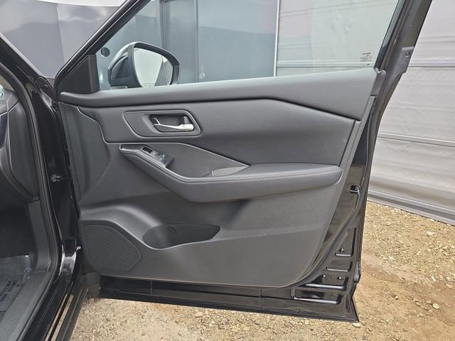 Used 2025 Nissan Rogue SV FWD image 43