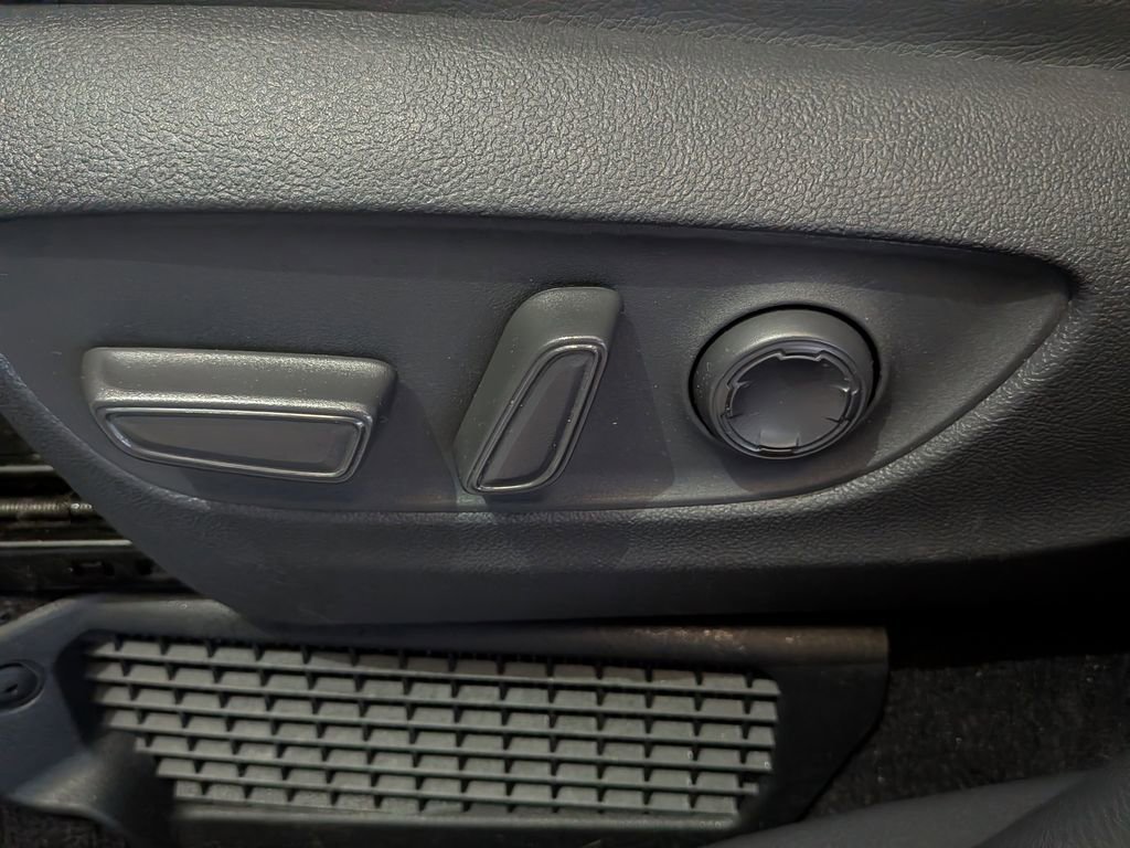 Used 2021 Toyota Sienna Limited image 14