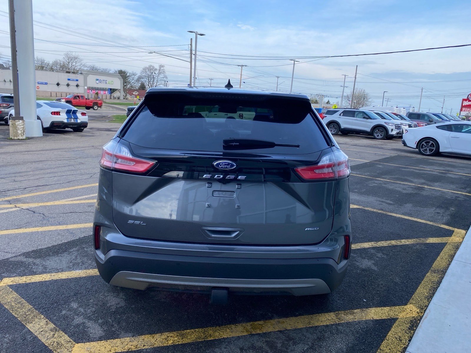 Used 2024 Ford Edge SEL w/ Convenience Package image 4