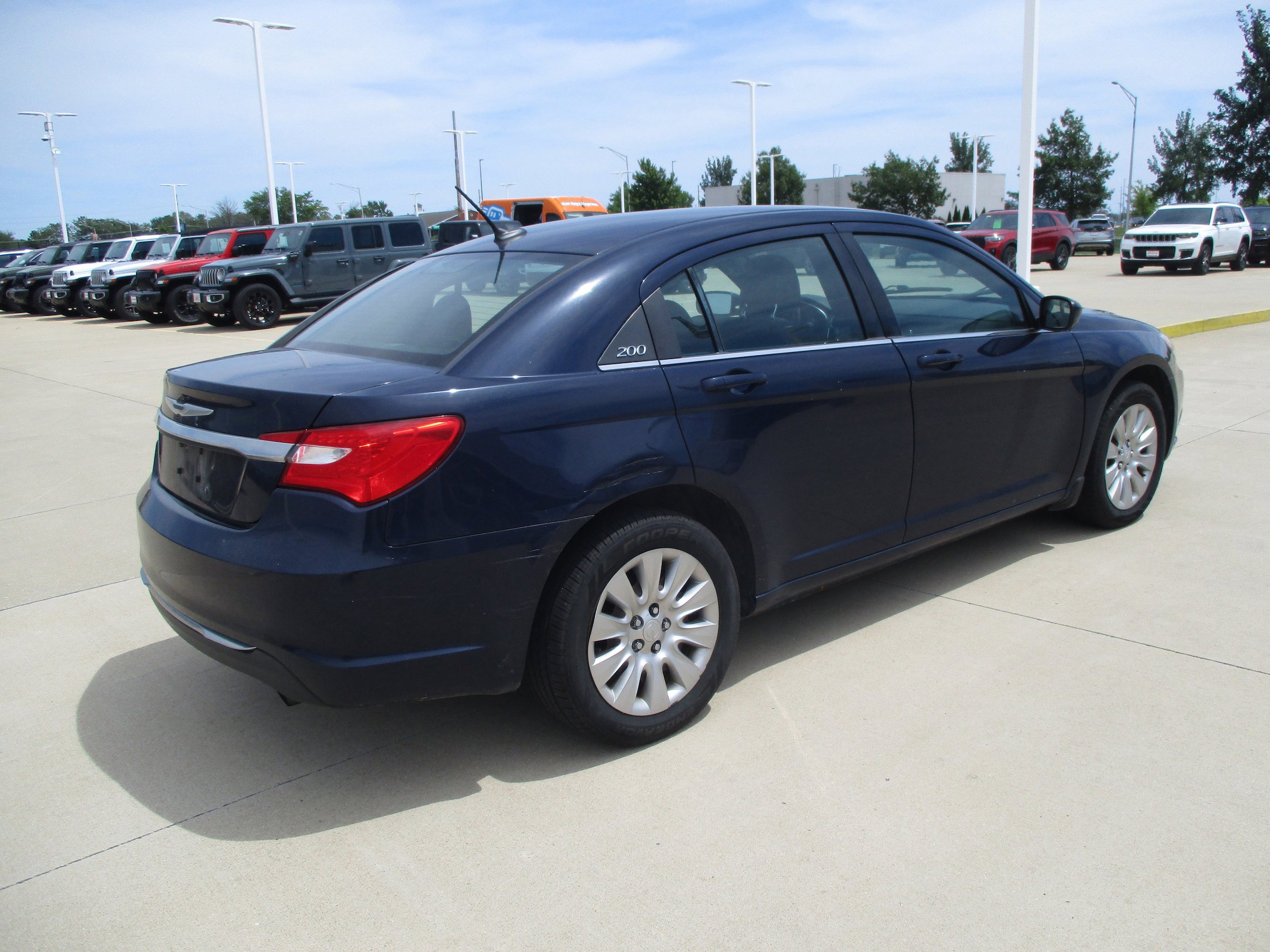 Used 2014 Chrysler 200 LX FWD image 4