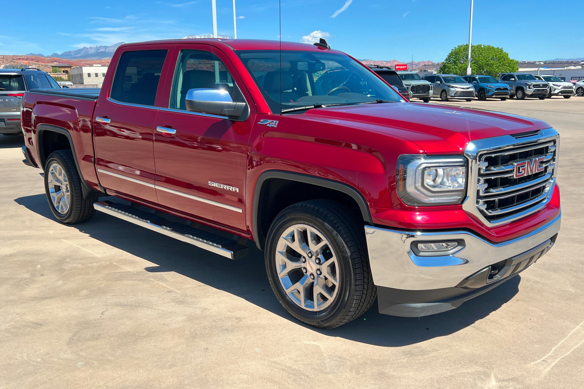 Used 2018 GMC Sierra 1500 SLT w/ SLT Premium Package AWD/4WD image 8