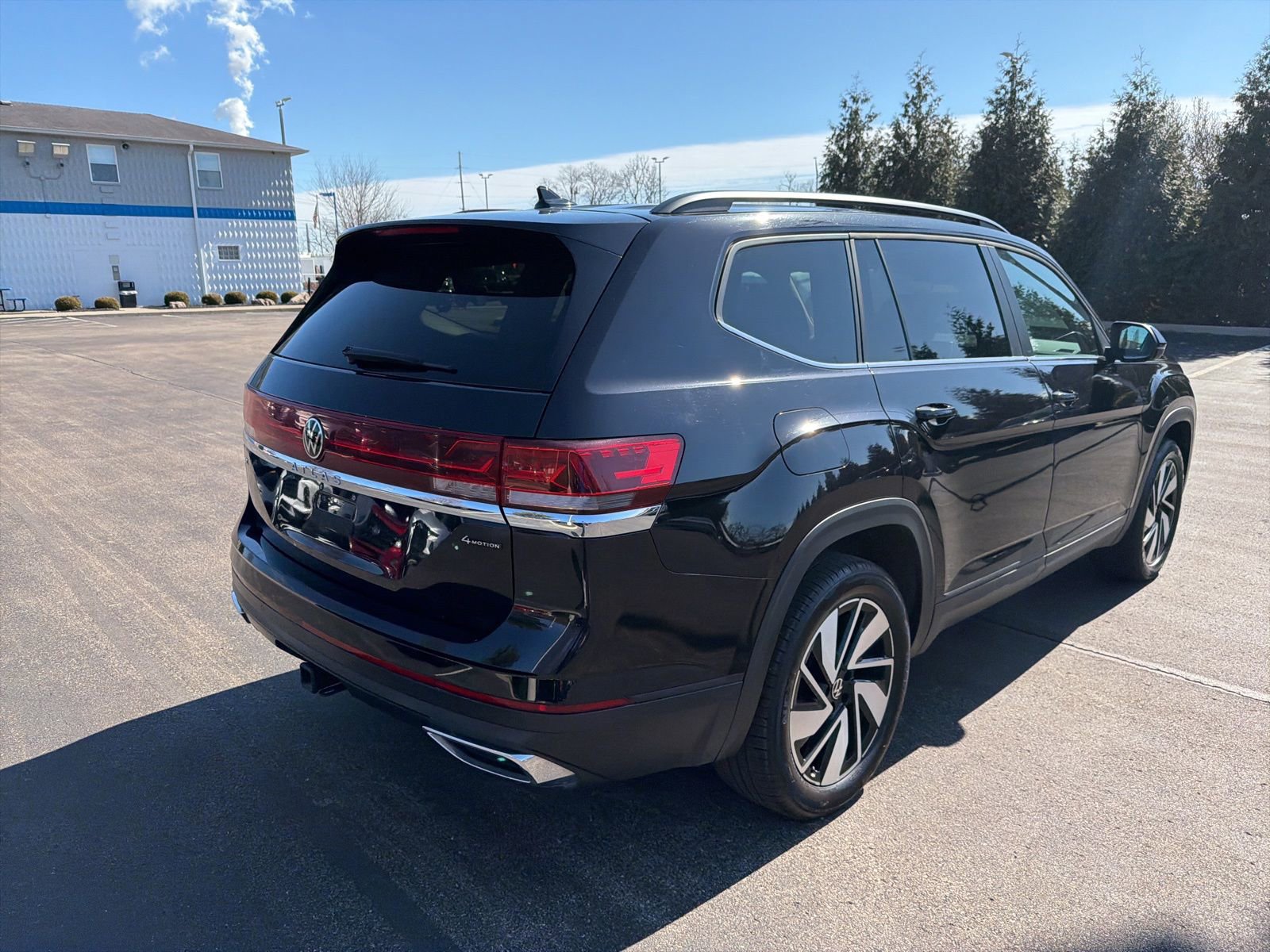 Used 2025 Volkswagen Atlas SE AWD/4WD image 5