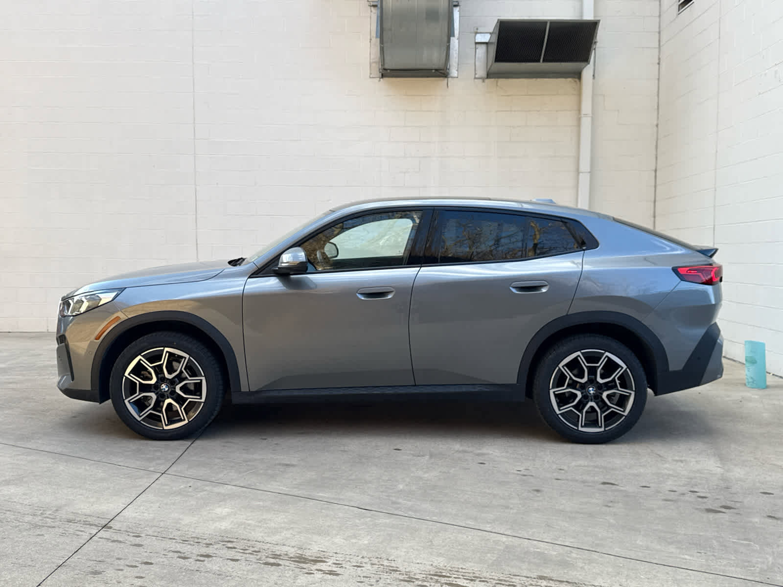 Certified 2025 BMW X2 xDrive28i AWD/4WD image 5
