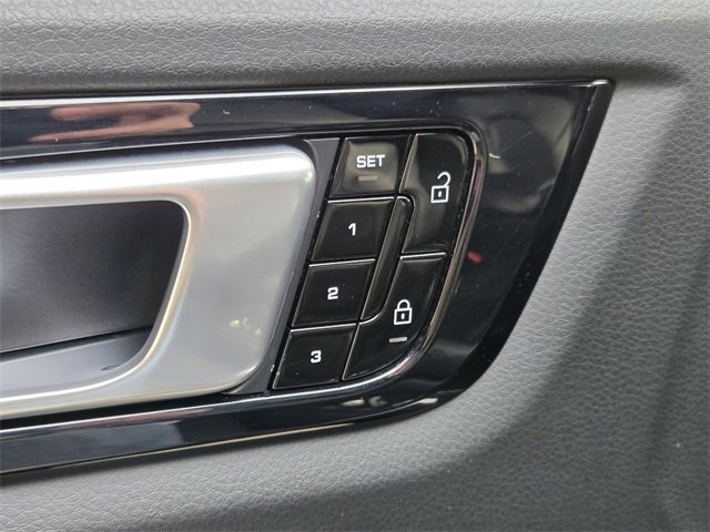 Used 2019 Porsche Cayenne image 18