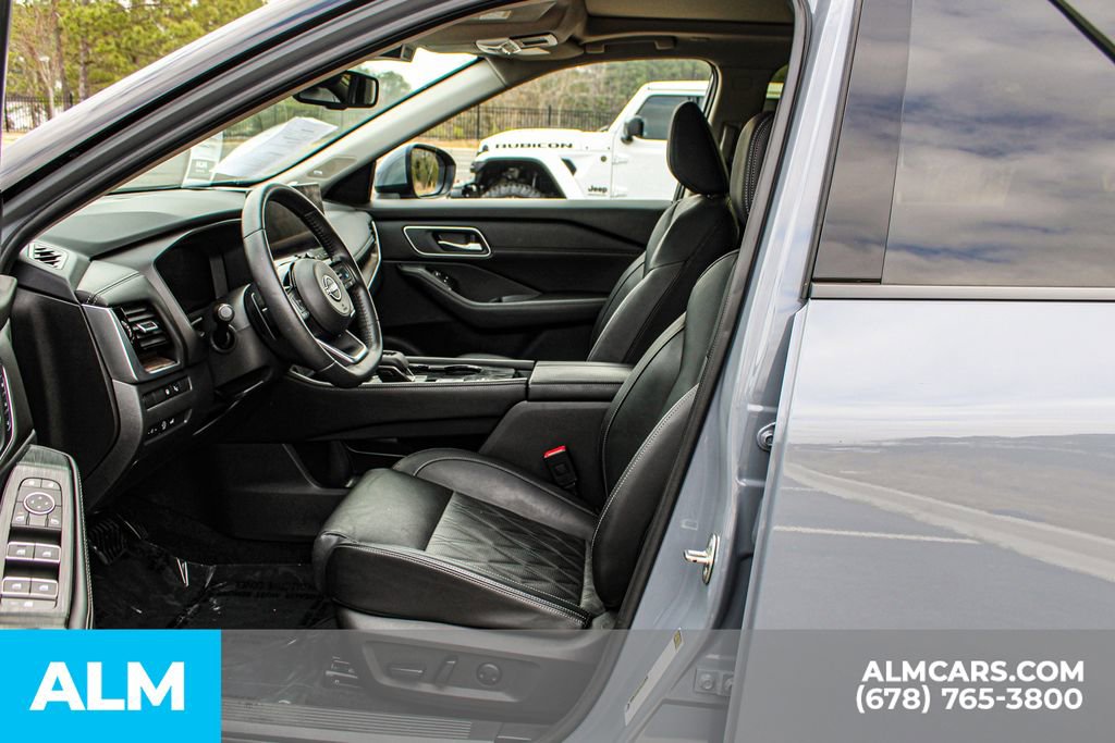 Used 2024 Nissan Rogue Platinum w/ Platinum Premium Package image 16