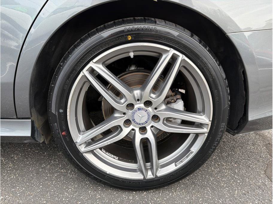 Used 2017 Mercedes-Benz E 300 image 23