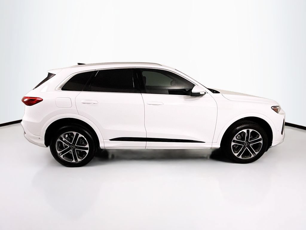 Used 2025 Audi Q5 Premium w/ Convenience Package AWD/4WD image 4