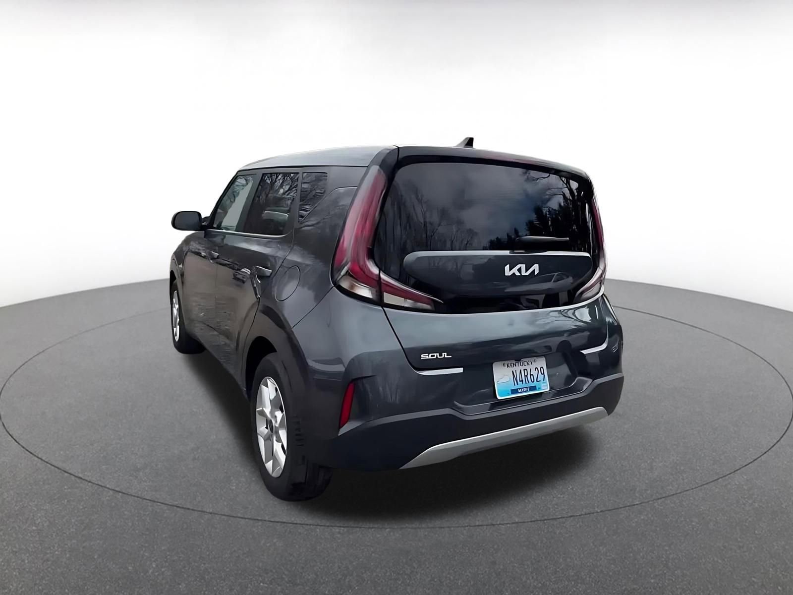 Used 2025 Kia Soul LX w/ LX Technology Package FWD image 11